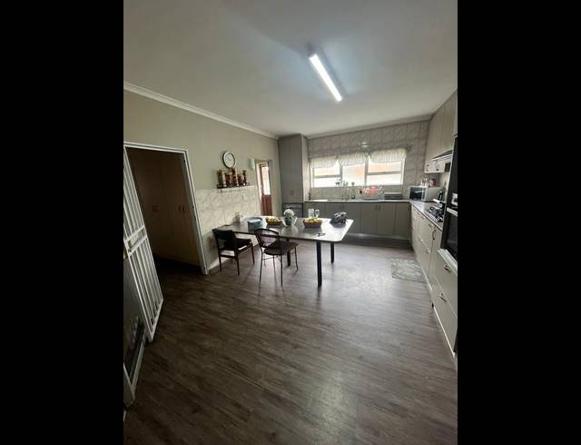 6 BEDROOM HOUSE FOR SALE IN PROTEA HEIGHTS